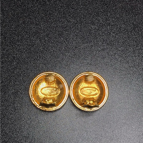 ❣️SOLD❣️CHANEL VINTAGE EARRINGS - Picture 4 of 4
